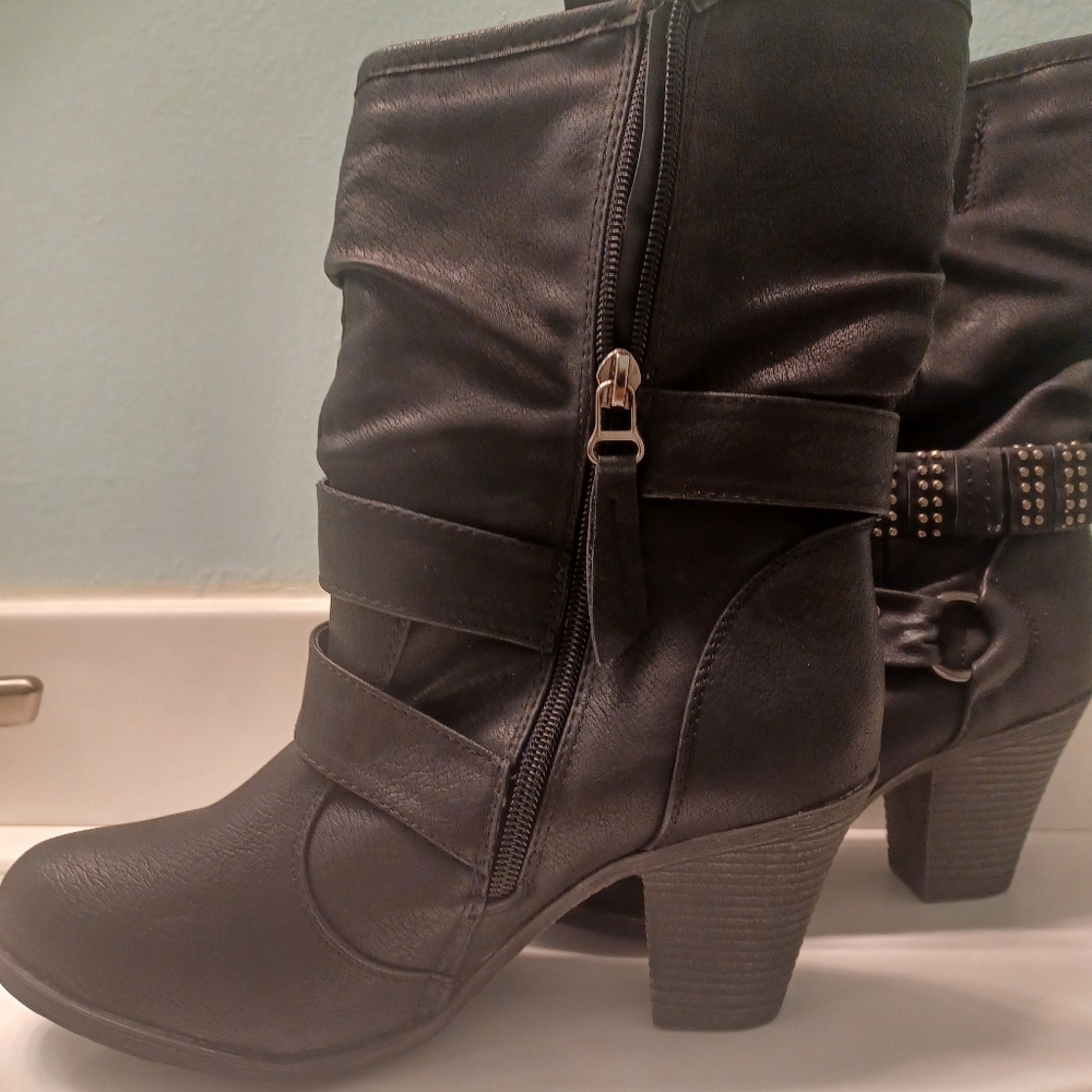 Boots - Picture 2 of 4